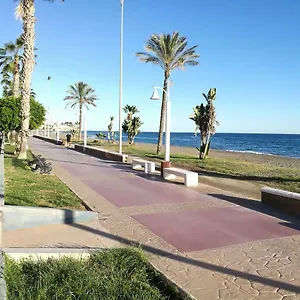 apartamento-junto-al-mar-la-cala-del-moral.1costadelsol.com/